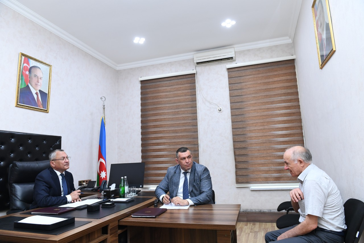 Rövşən Rzayev vətəndaşların müraciətlərini dinlədi - FOTOLAR